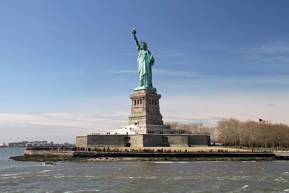 Cuánto mide la estatua de la libertad